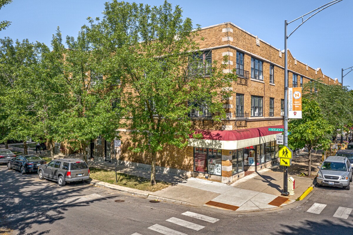 202036 W. Montrose / 440509 N. Seeley Apartments in Chicago, IL