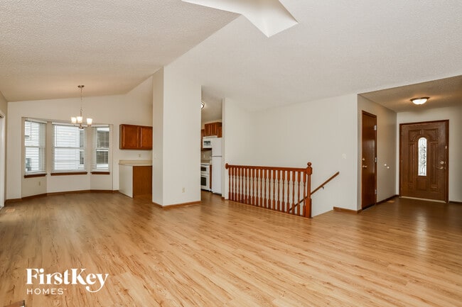 Building Photo - 515 Misty Moss Ln