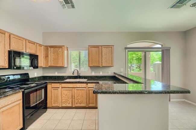 Building Photo - 2 Bedroom condo in Phoenix