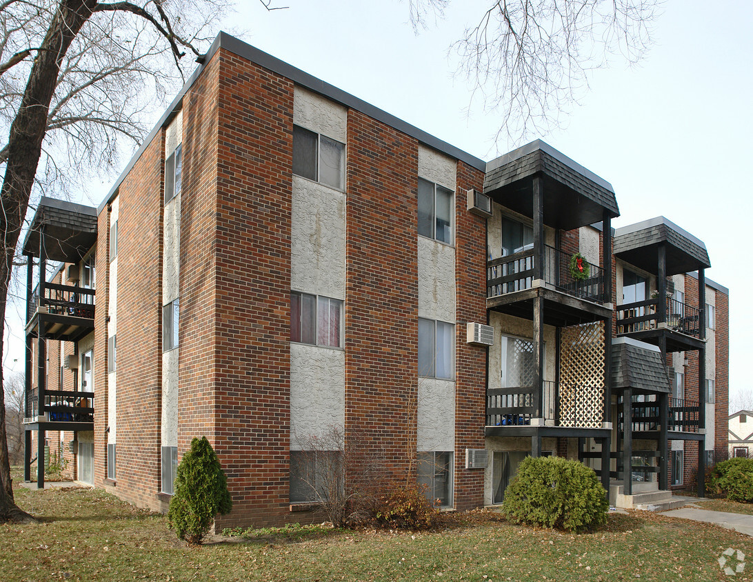 Primary Photo - 2145 McKnight Rd N