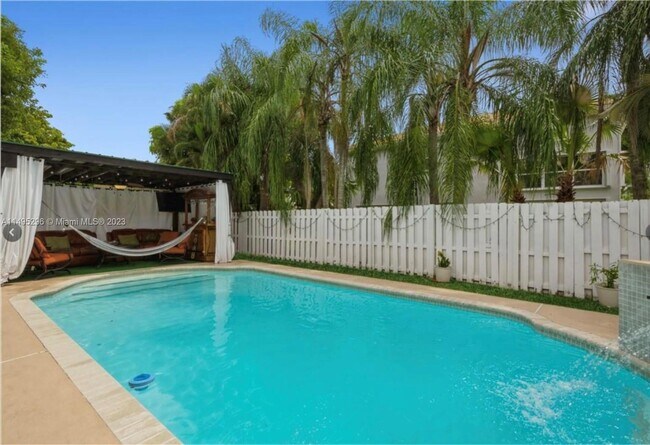 Foto del edificio - 620 Royal Palm Way