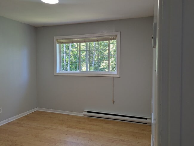 Building Photo - 956 Meadow Ave