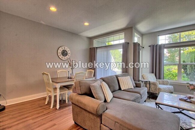 Foto del edificio - 2 Bed, 2.5 Baths Townhome in Beaverton Nea...