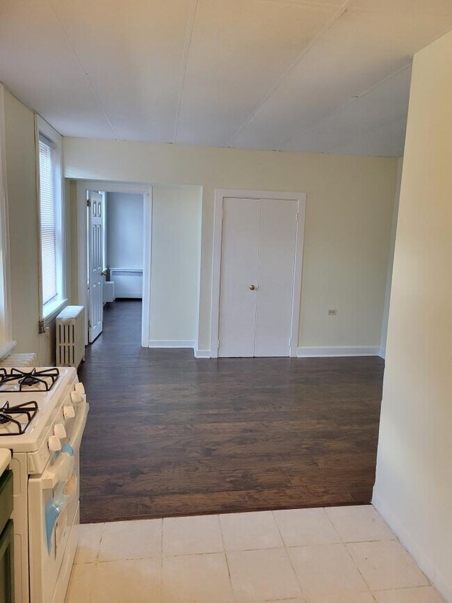 Sala de estar/comedor - 2035 E Allegheny Ave