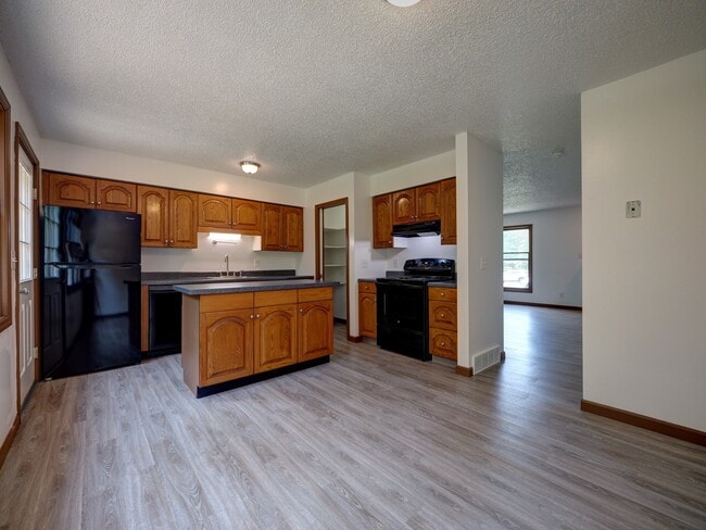 Building Photo - English Village Apartments