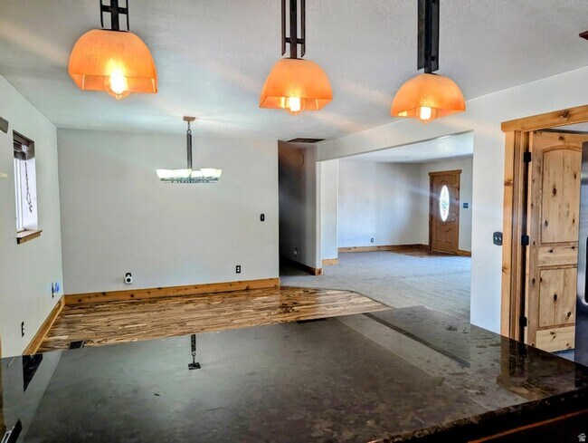 Building Photo - 2327 750 W St