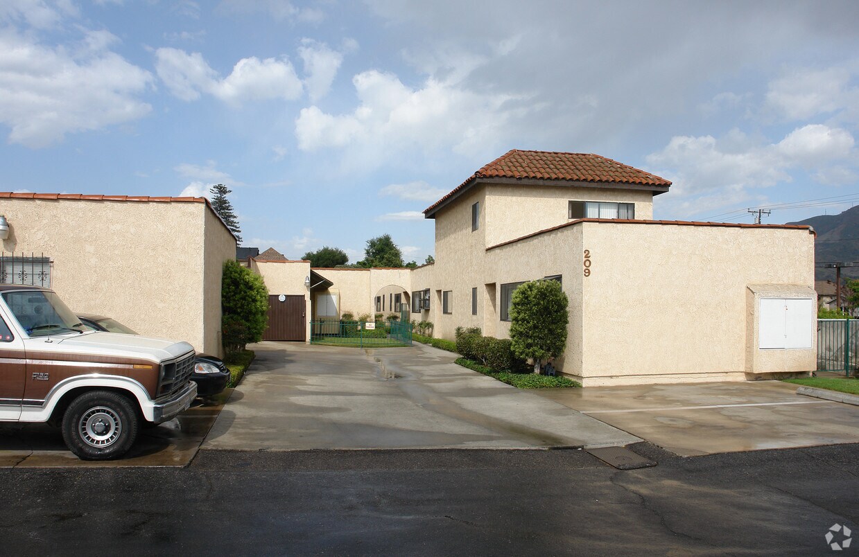 Building Photo - 209 Green St