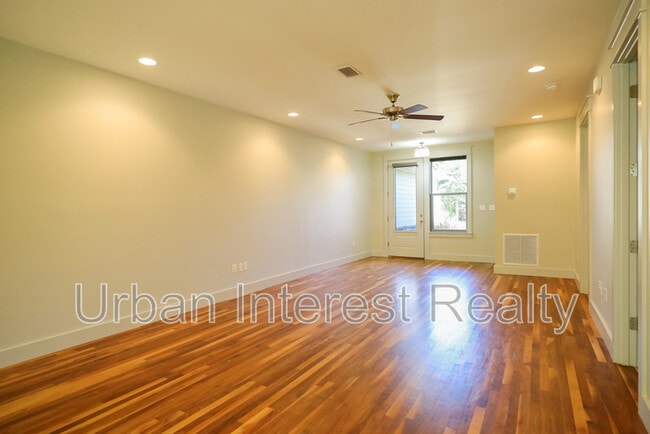 Building Photo - 15 Palm St