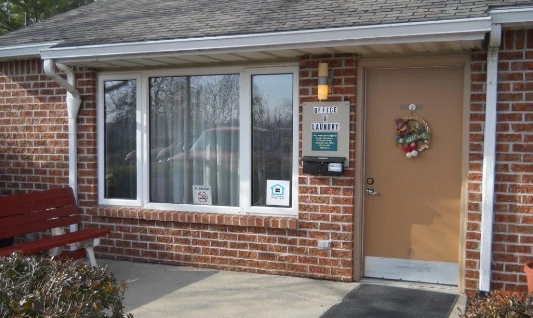 Building Photo - 419 N Holly Dr