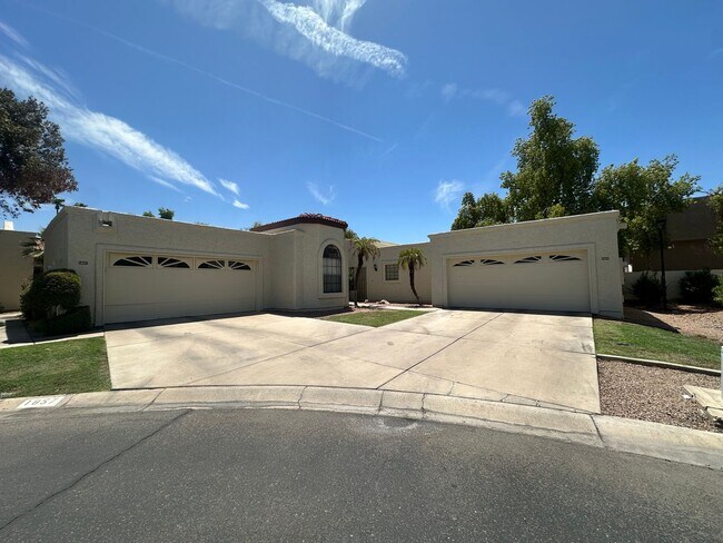Building Photo - Beautifully maintained 3BR/2BA single-leve...