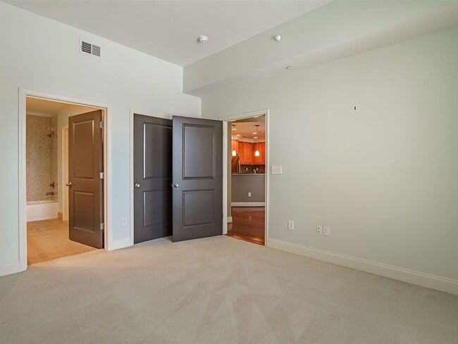 Building Photo - "Spacious 2-Bed, 2-Bath Gem in Columbia's Heartland – 1412 Sq Ft of Comfort!"