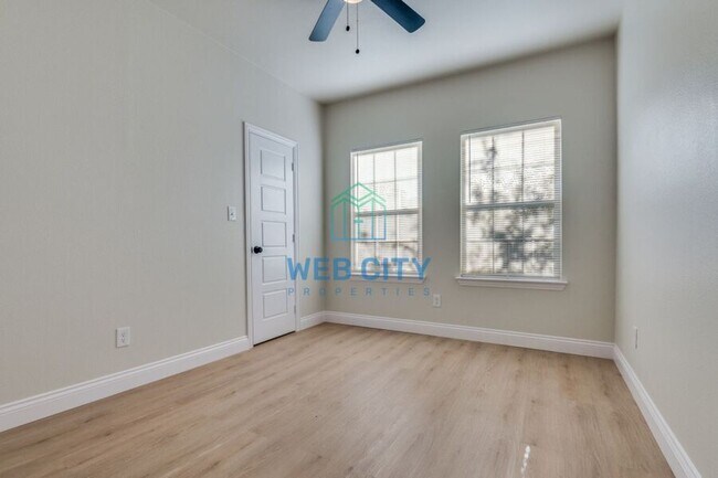 Foto del edificio - 4900 Leland Ave