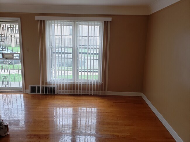 Foto del edificio - 383 Merton Rd