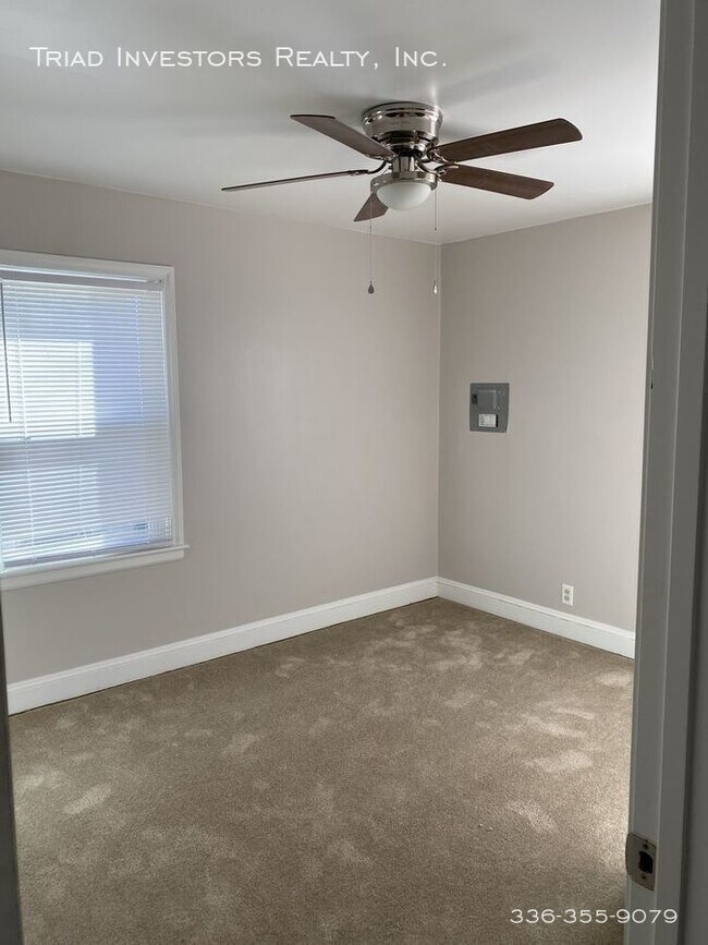 Building Photo - Charming two bedroom