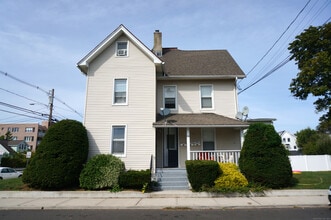 Building Photo - 35 Cove Ave