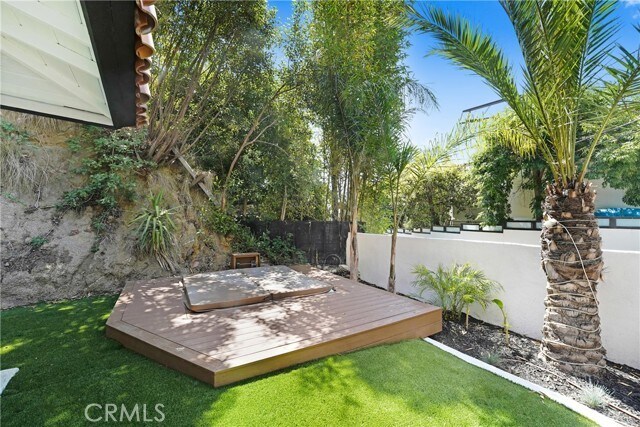 Foto del edificio - 2170 Sunset Plaza Dr