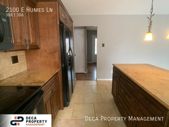 Building Photo - 3 Bedroom House