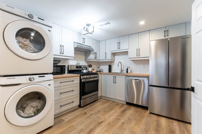 Building Photo - 54 Glenmanor Dr