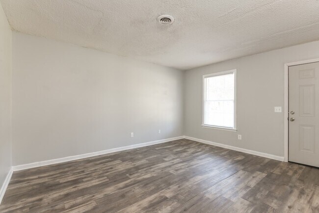 Foto del edificio - 3 Bedroom Brick Home