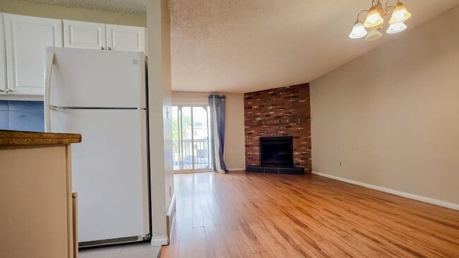 Building Photo - 3.0 bedroom in Calgary Alberta T2A 6P9