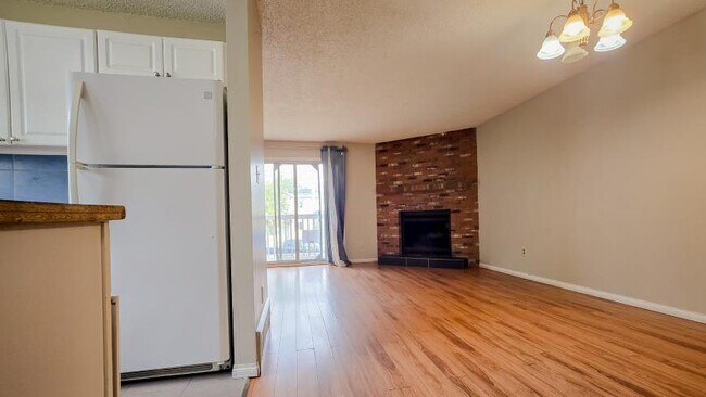 Photo du bâtiment - 3.0 bedroom in Calgary Alberta T2A 6P9