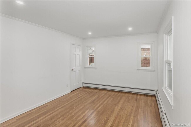 Foto del edificio - 1016 Oaks Dr