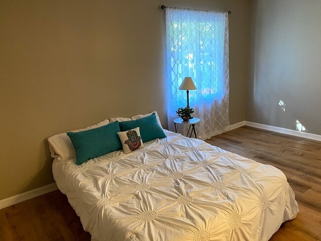 Spacious second bedroom - 518 N Harrison St