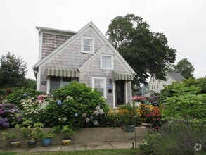 Building Photo - 255 Pequot Ave