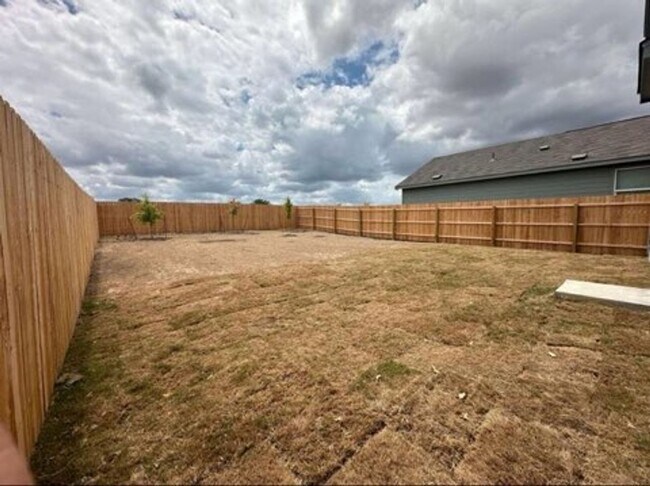 Foto del edificio - 4 Bedroom 2.5 bath home ready for move-in
