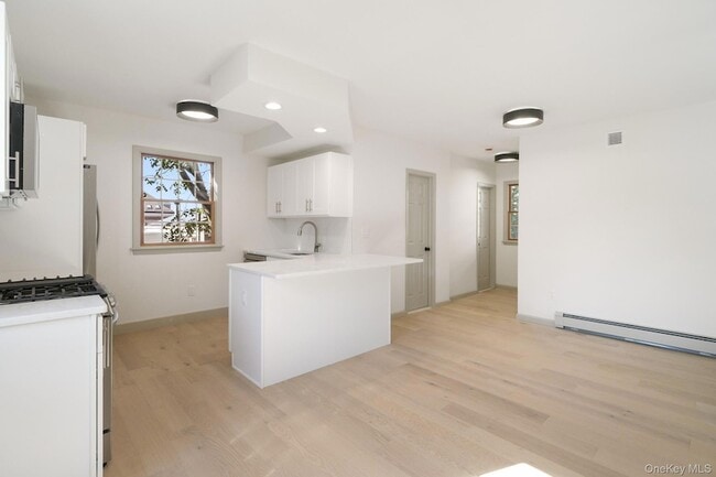 Building Photo - 7 N Dearman St