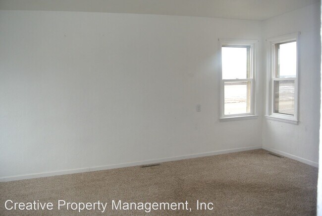 Building Photo - 3 br, 1 bath House - 501 10th ST NE