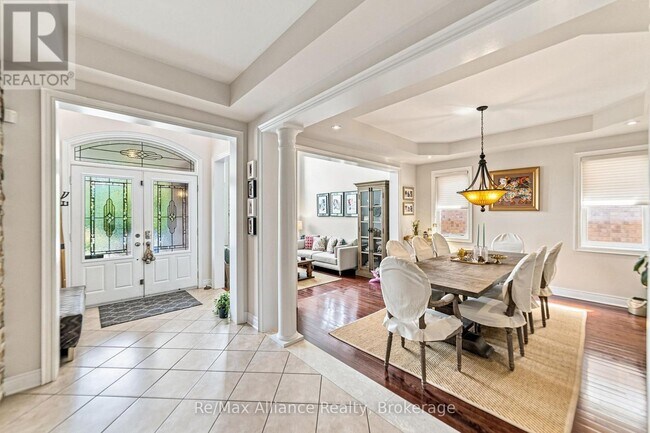 Building Photo - 2404 Rideau Dr