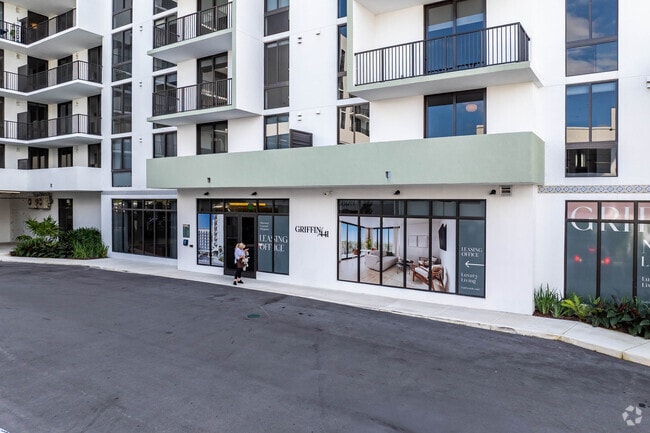 Entrance - Griffin 441 Apartments