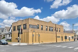Building Photo - 4176 W Montrose Ave