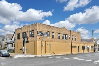Building Photo - 4176 W Montrose Ave