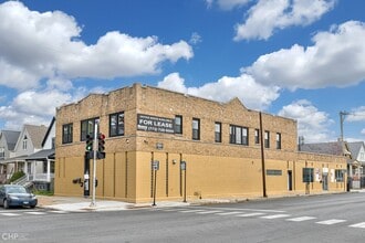 Building Photo - 4176 W Montrose Ave