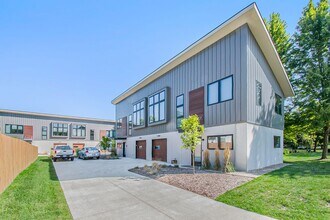 Building Photo - 712-714 W Middle St