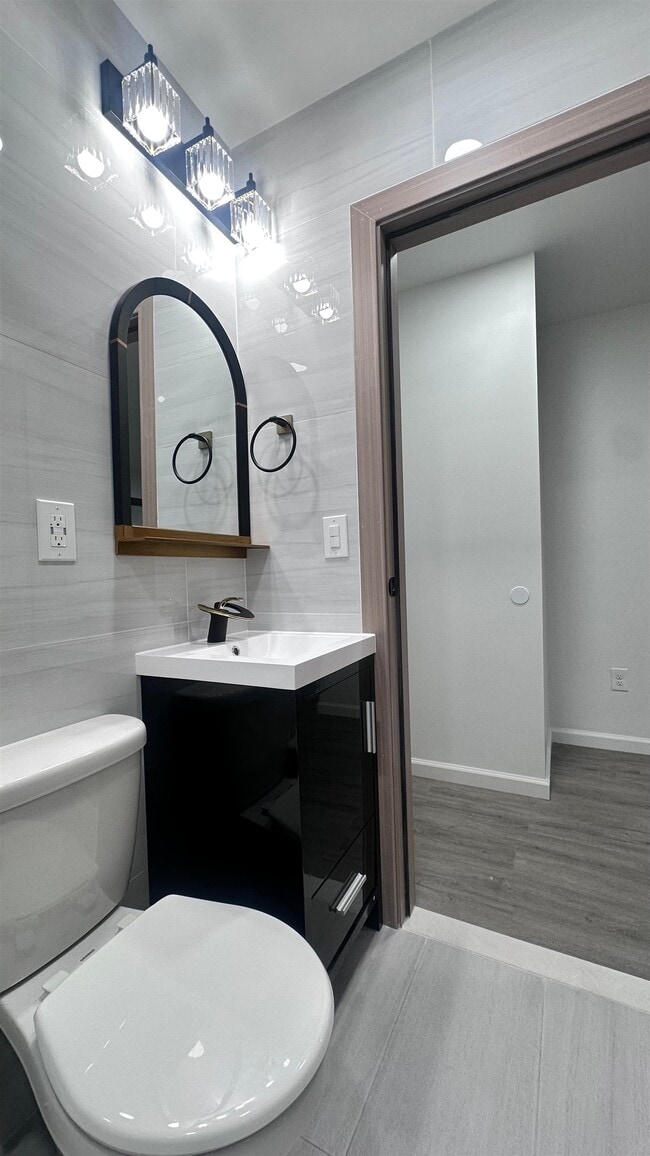 Building Photo - 213 Woodward St