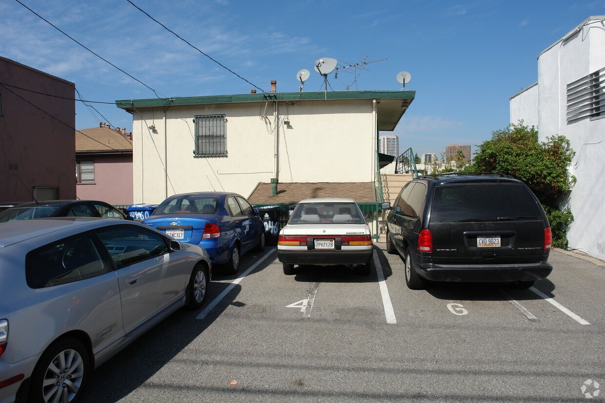 Foto del edificio - 10460 Santa Monica Blvd