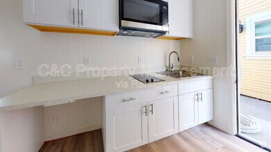 Building Photo - 464 Cortes St