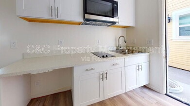 Building Photo - 464 Cortes St