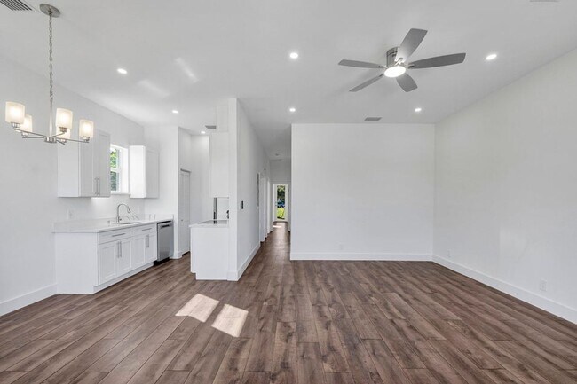 Building Photo - 1573 W 16th St