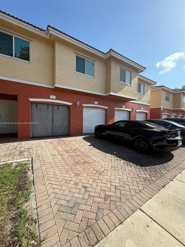 Primary Photo - 3340 Palomino Dr