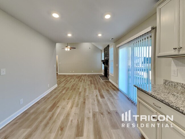 Building Photo - 1008 Shirley Dr