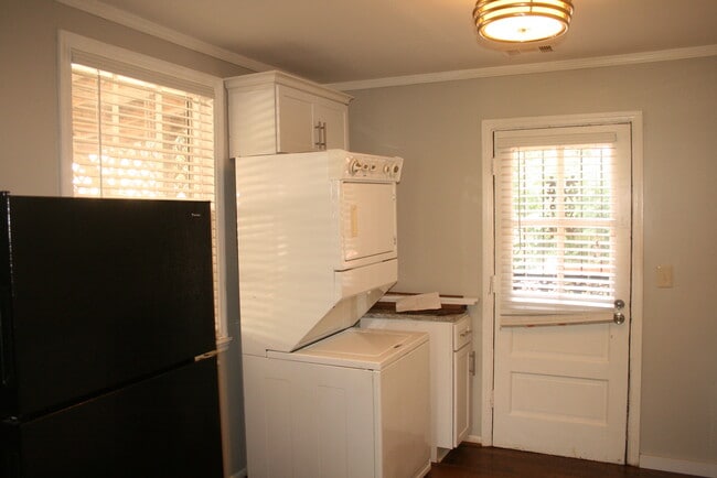 Building Photo - 600 Delray Dr