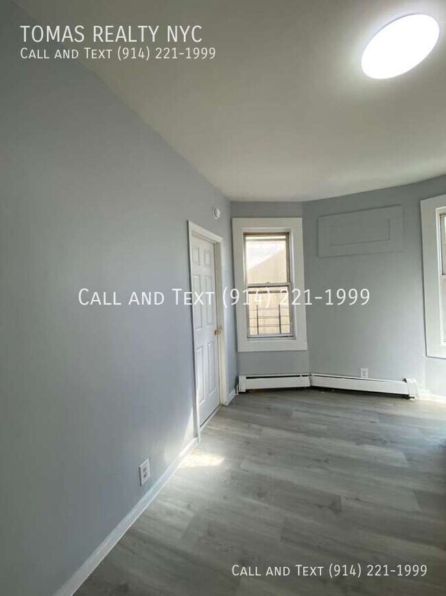 Foto del edificio - 67 Van Cortlandt Park Ave