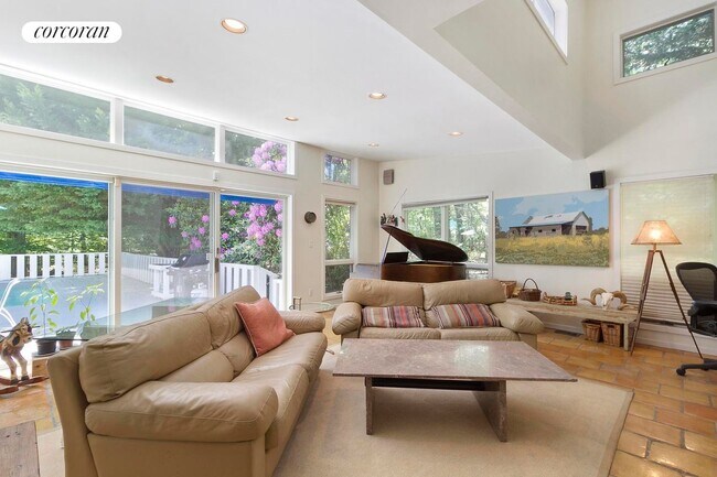 Foto del edificio - 44 Longwoods Ln