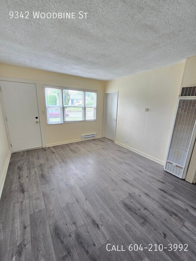 Building Photo - 2 Bedroom Duplex