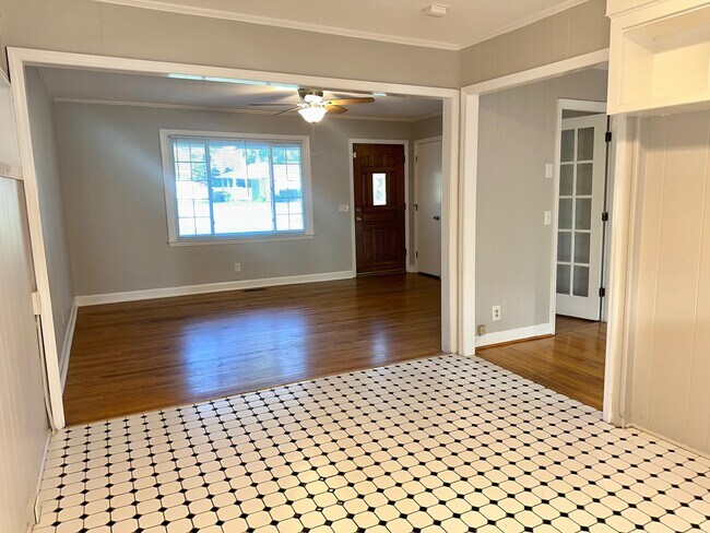 Foto del edificio - 1710 Bellevue Dr