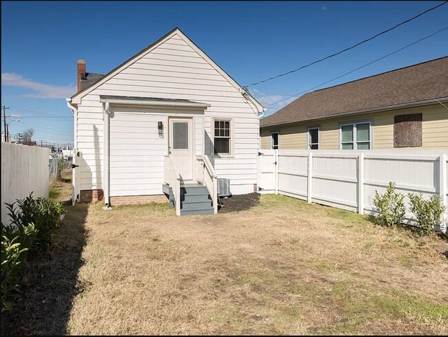 Photo - 2010 Maury St Apartment